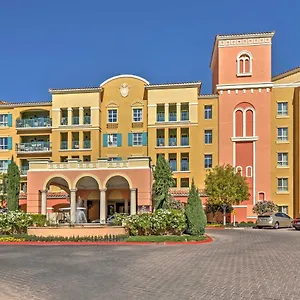 Vegas With Balcony, Amenities! Apartment